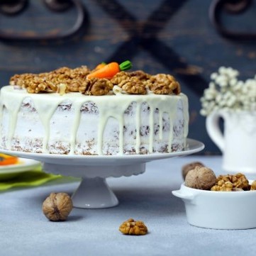 كيكة الجزر بالجوز وصلصة الجبن الكريمي