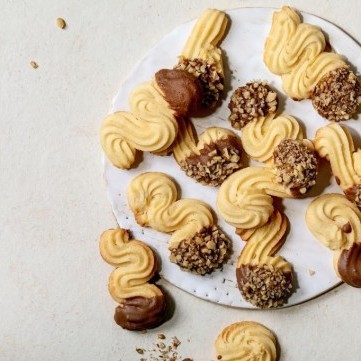 البيتيفور بالزبدة والمكسرات