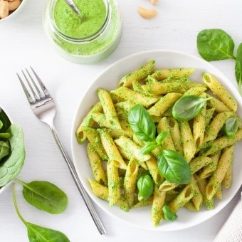 باستا بصوص الفستق الأخضر والسبانخ الكريمي
