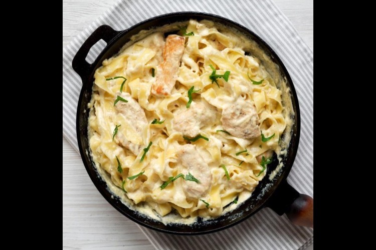 مكرونة ألفريدو بالكريمة