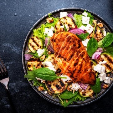 سلطة بالدجاج المشوي