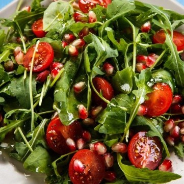 سلطة جرجير بالرمان ودبس الرمان