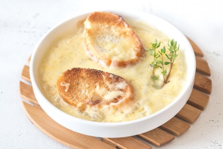 طريقة عمل شوربة البصل الأصلية