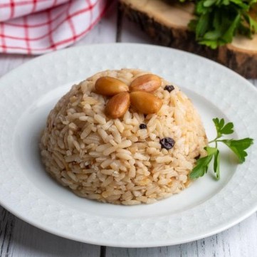 الأرز بالخلطة والمكسرات