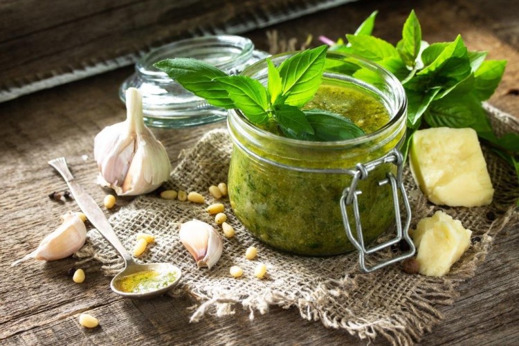 صوص البيستو الإيطالي في المنزل