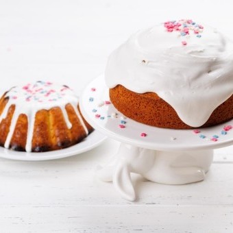 كيك الفانيليا الكلاسيكي مع كريمة الزبدة