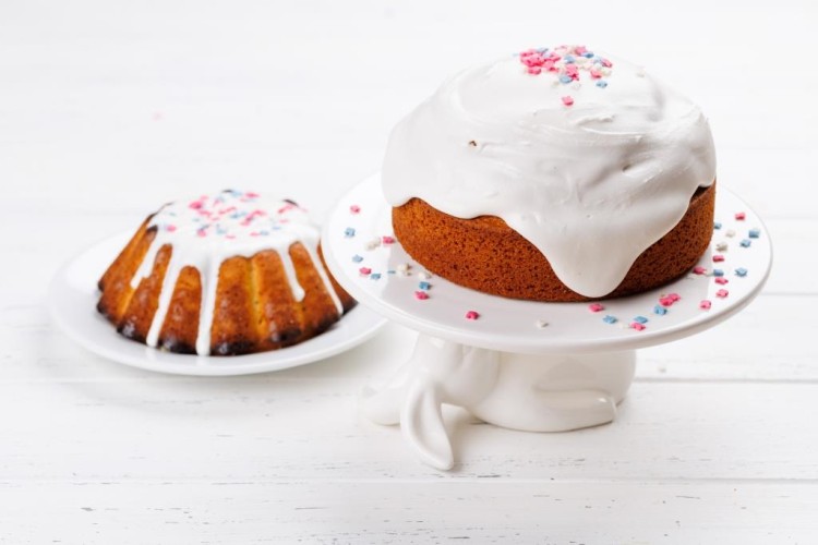 كيك الفانيليا الكلاسيكي مع كريمة الزبدة