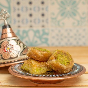 بقلاوة كذابة