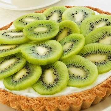 تارت الكيوي الخفيف بالكريمة
