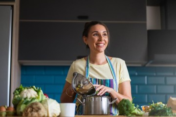 كيفية إنتاج النكهات الطبيعية من المواد في مطبخك