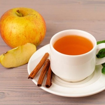 مشروب التفاح بالقرفة الساخن