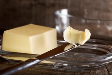 كيفية الحفاظ على الزبدة طازجة لأطول فترة