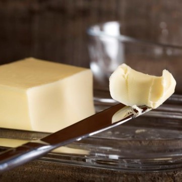 كيفية الحفاظ على الزبدة طازجة لأطول فترة