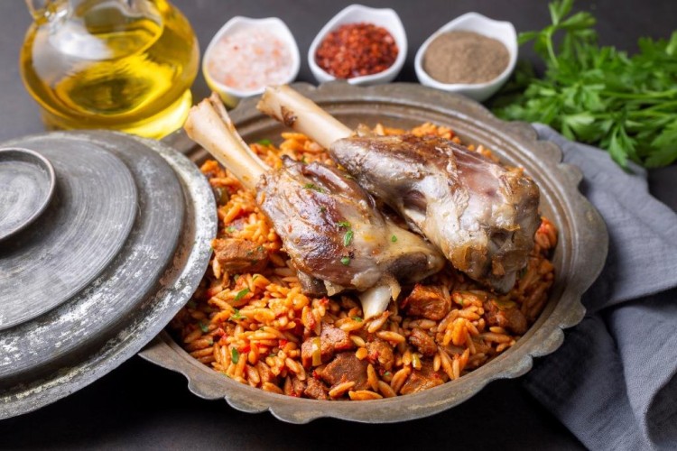 الكبسة باللحمة والأرز البسمتي