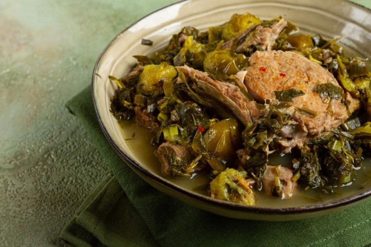 شوربة السبانخ باللحمة