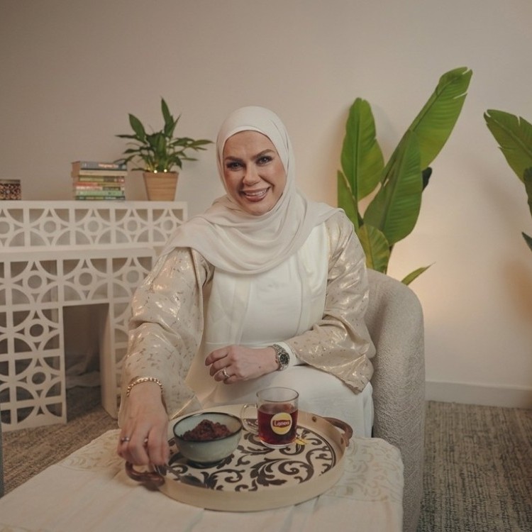 الحنيني السعودي مع شاي ليبتون حلى تقليدي من المنطقة الوسطى