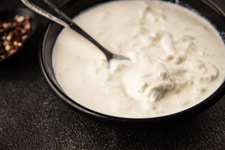 صلصة اللبن بالثوم للفتة