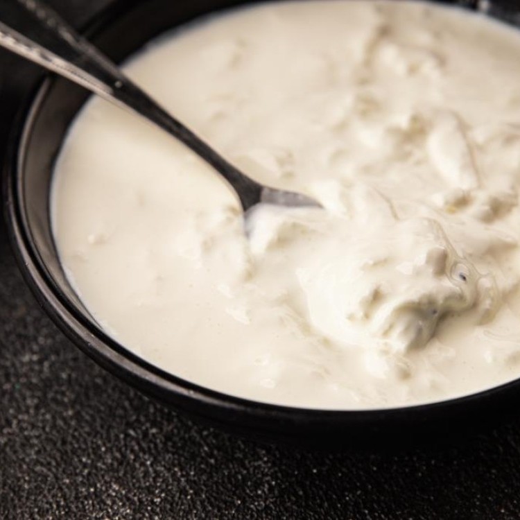 صلصة اللبن بالثوم للفتة