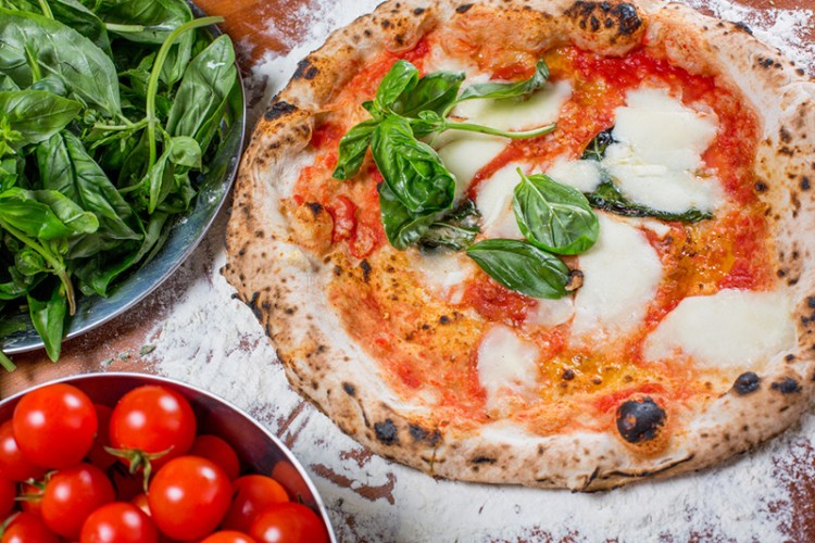 طريقة عمل البيتزا الايطالية بالصور خطوة خطوة