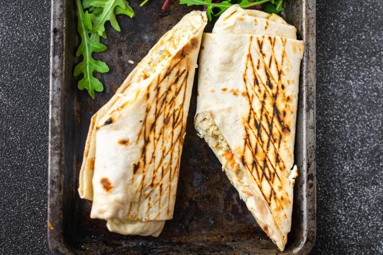 شاورما الحلوم بصوص الطحينة