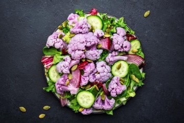 6 طرق لتقديم السلطة على مائدة حفل رأس السنة 2026