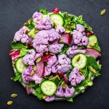 6 طرق لتقديم السلطة على مائدة حفل رأس السنة 2026