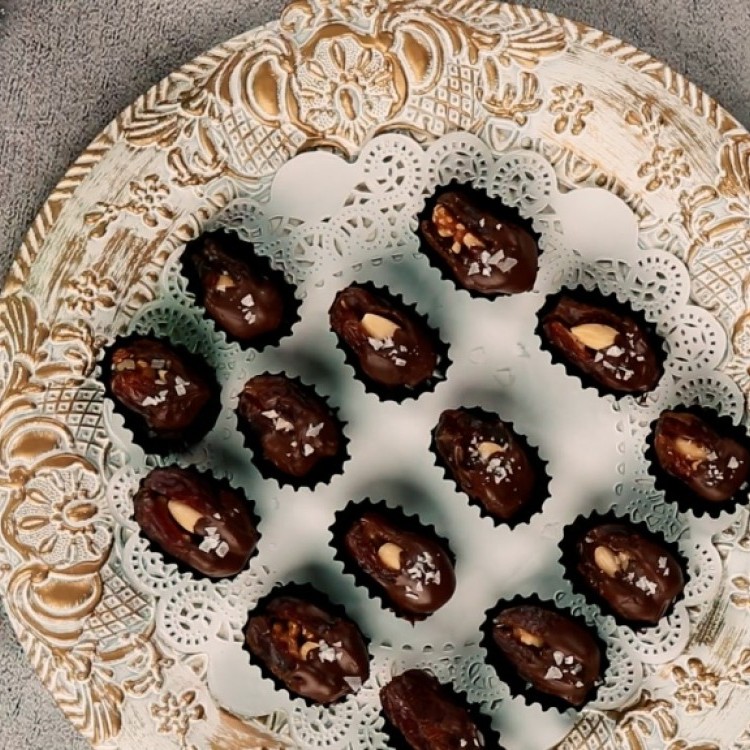 التمر المحشو والمغطى بالشوكولاتة بالفيديو