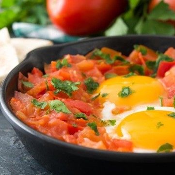 بيض بالطماطم والبصل