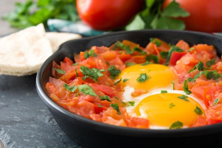 بيض بالطماطم والبصل