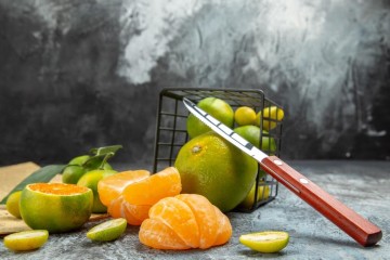 طرق سهلة وسريعة لتقشير الخضروات والفواكة