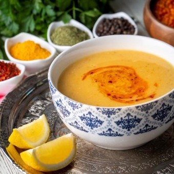 شوربة العدس بالكمون والليمون