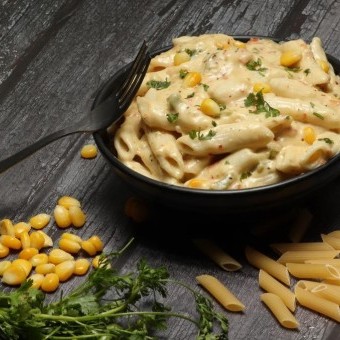 مكرونة بالكريمة والذرة