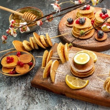 ميني بان كيك بالعسل والفواكة