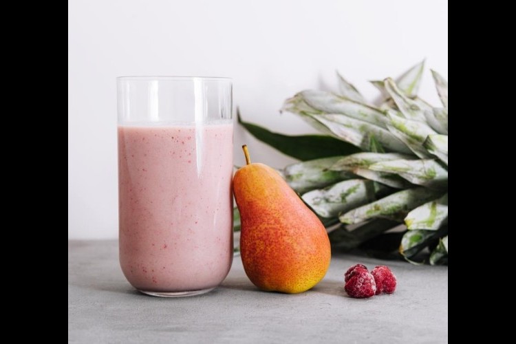 سموثي الإجاص والتوت