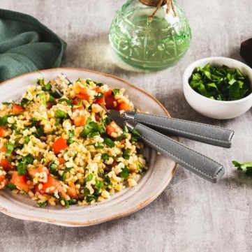 سلطة التبولة بالبرغل والطماطم والبقدونس