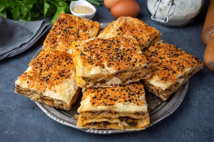 طريقة عمل الرقاق باللحمة لسفرة العيد