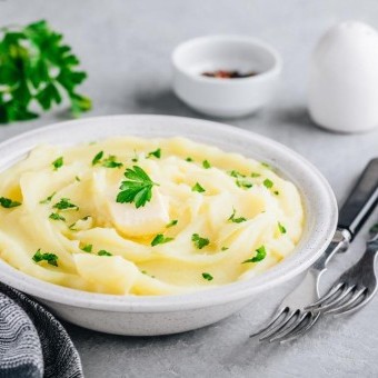 البطاطس المهروسة بالزبدة والحليب