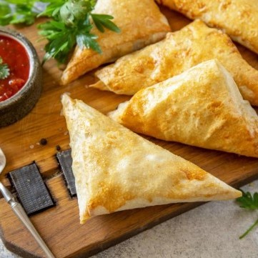 السمبوسة السعودية بحشوة اللحم المفروم