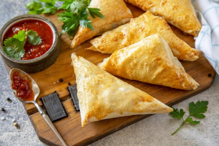 السمبوسة السعودية بحشوة اللحم المفروم