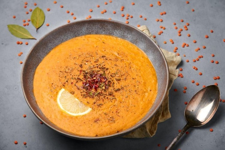شوربة العدس الحمراء الكريمية