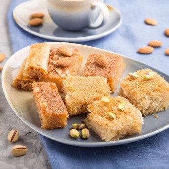 بسبوسة بالزبادي الهشة مثل المحلات