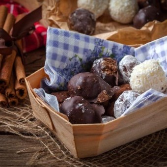 كرات البسكويت بالشوكولاتة