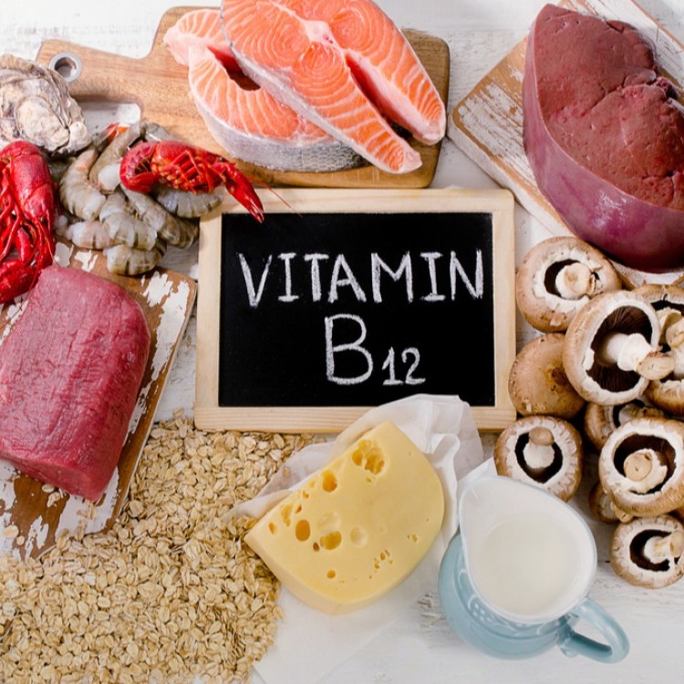 ما هي أعراض نقص فيتامين B12؟