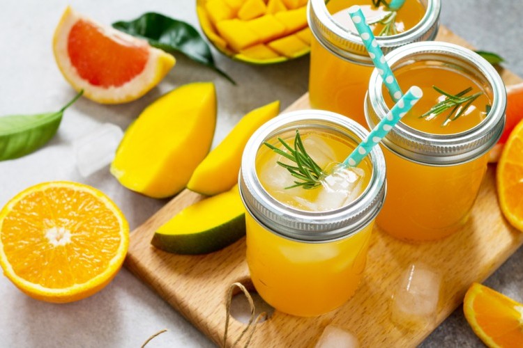 عصير المانجو بالبرتقال