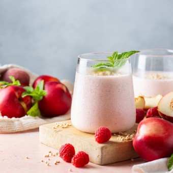 سموثي الفواكة بالزبادي والعسل