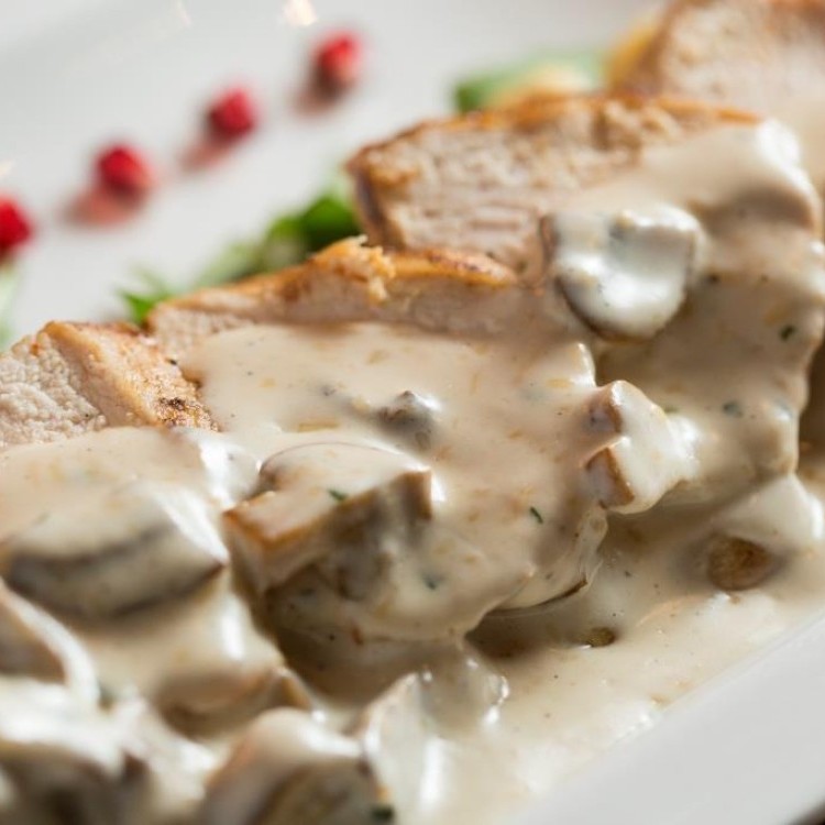 دجاج بالكريمة والمشروم على الطريقة الإيطالية