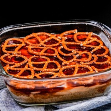 حلا بسكويت البريتزل مع زبدة الفول السوداني بالفيديو