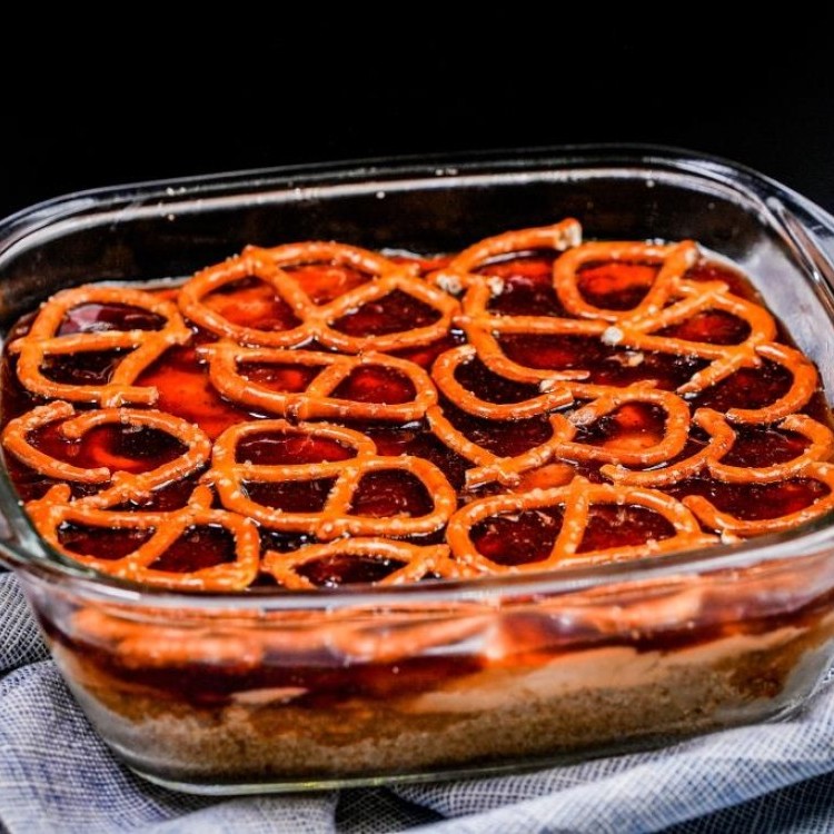 حلا بسكويت البريتزل مع زبدة الفول السوداني بالفيديو