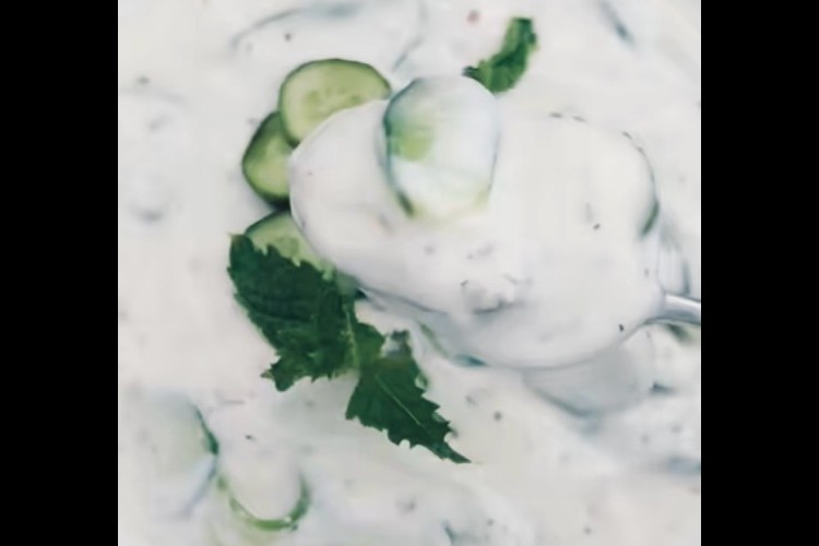 سلطة الزبادي