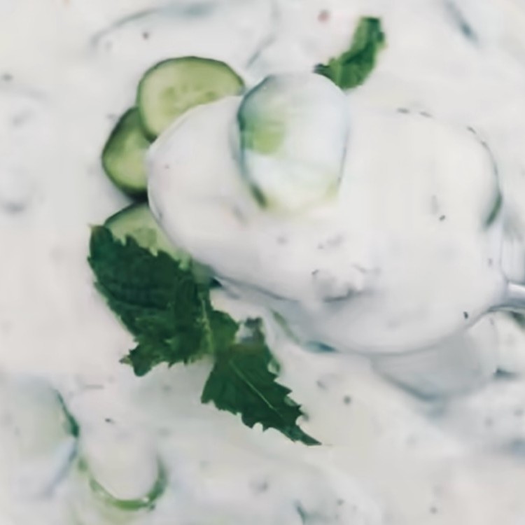 سلطة الزبادي